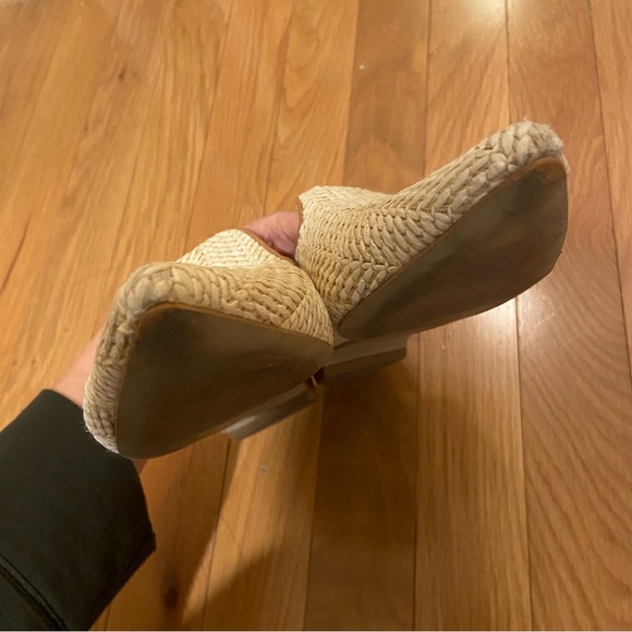 Tahari Nydelle Woven Mules (Slides) Size 7 - Picture 2 of 4